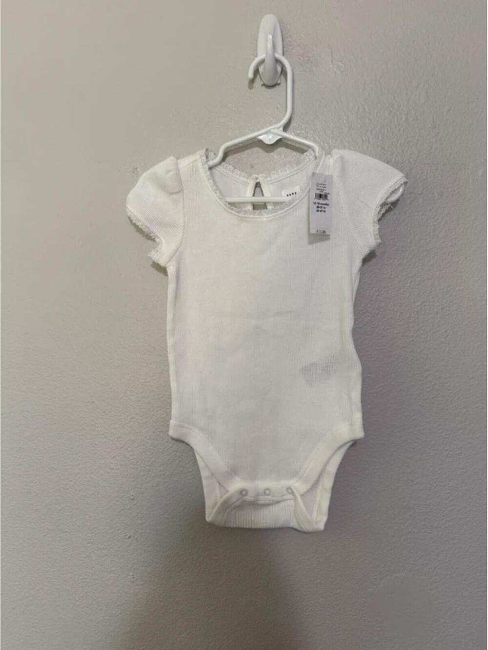 Baby gap bodysuit size 12-18m NWT